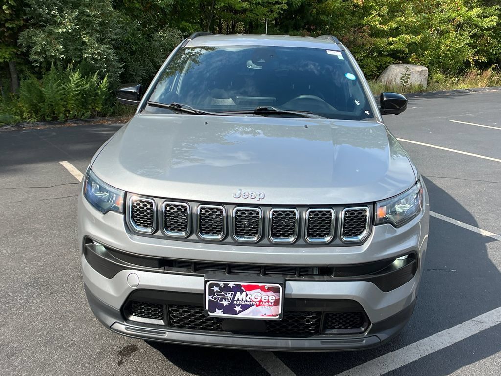 Used 2023 Jeep Compass Latitude AWD/4WD image 8