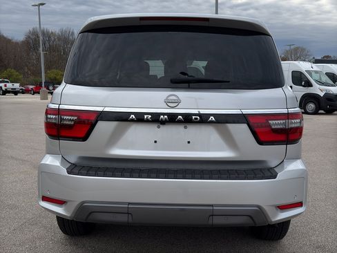 Used 2024 Nissan Armada SV image 7