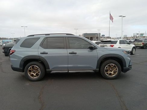 Used 2024 Honda Pilot TrailSport image 8