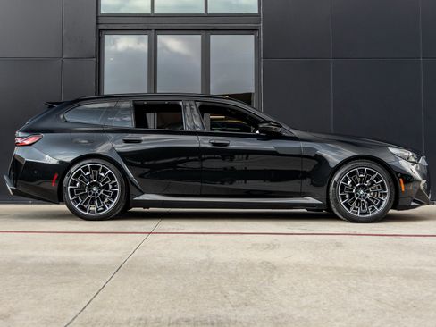 Used 2025 BMW M5 Touring image 10