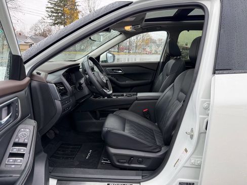 Used 2023 Nissan Rogue Platinum w/ Platinum Premium Package image 9