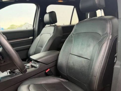 Used 2017 Ford Explorer Limited w/ Equipment Group 301A AWD/4WD image 11