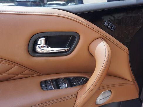 Used 2023 INFINITI QX80 Sensory w/ All-Season Package AWD/4WD image 2
