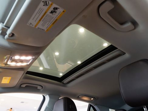 Used 2020 Mercedes-Benz GLE 350 4MATIC w/ Premium Package image 16