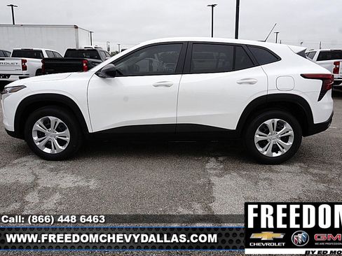 New 2026 Chevrolet Trax LS FWD image 4