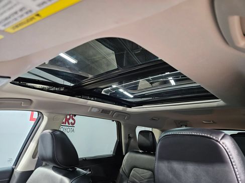 Used 2024 Nissan Pathfinder Platinum AWD/4WD image 25