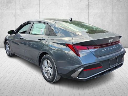 New 2026 Hyundai Elantra SE image 3