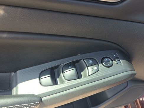 Used 2024 Nissan Altima 2.5 SV image 11