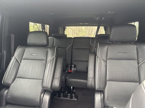 Used 2022 Cadillac Escalade ESV Premium Luxury AWD/4WD image 4