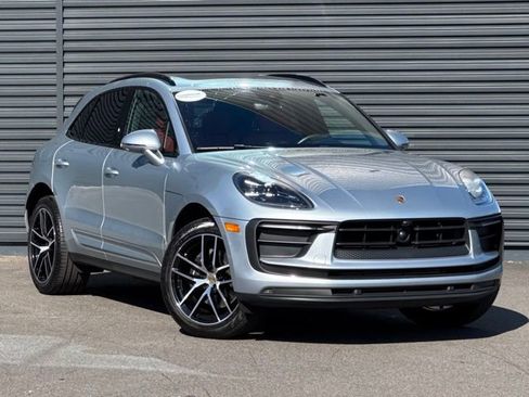 Used 2025 Porsche Macan AWD/4WD image 9