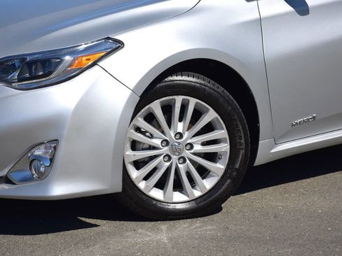 Used 2014 Toyota Avalon Limited w/ Technology Package FWD image 5