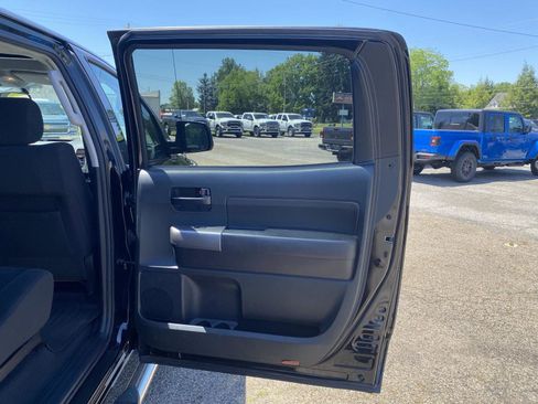 Used 2011 Toyota Tundra 4x4 CrewMax w/ SR5 Pkg image 23