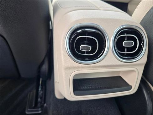 Certified 2025 Mercedes-Benz C 300 Sedan image 17