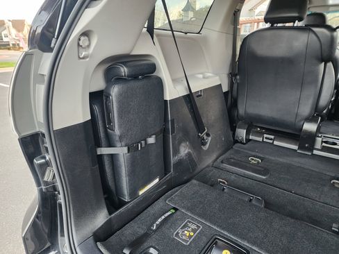 Used 2015 Toyota Sienna SE image 13