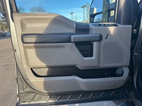 Used 2019 Ford F250 XLT w/ Snow Plow Prep Package image 16