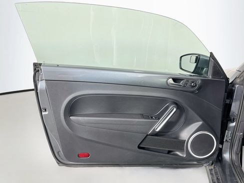 Used 2018 Volkswagen Beetle 2.0T S FWD image 22