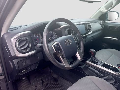 Used 2020 Toyota Tacoma SR5 RWD image 9