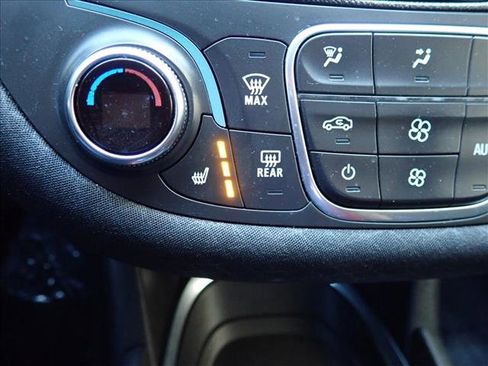 Used 2020 Chevrolet Malibu LT FWD image 18