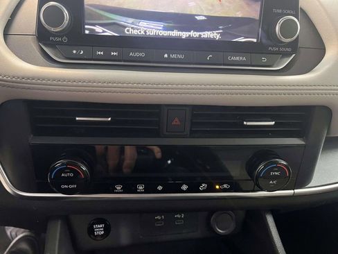 Used 2024 Nissan Rogue SV FWD image 20
