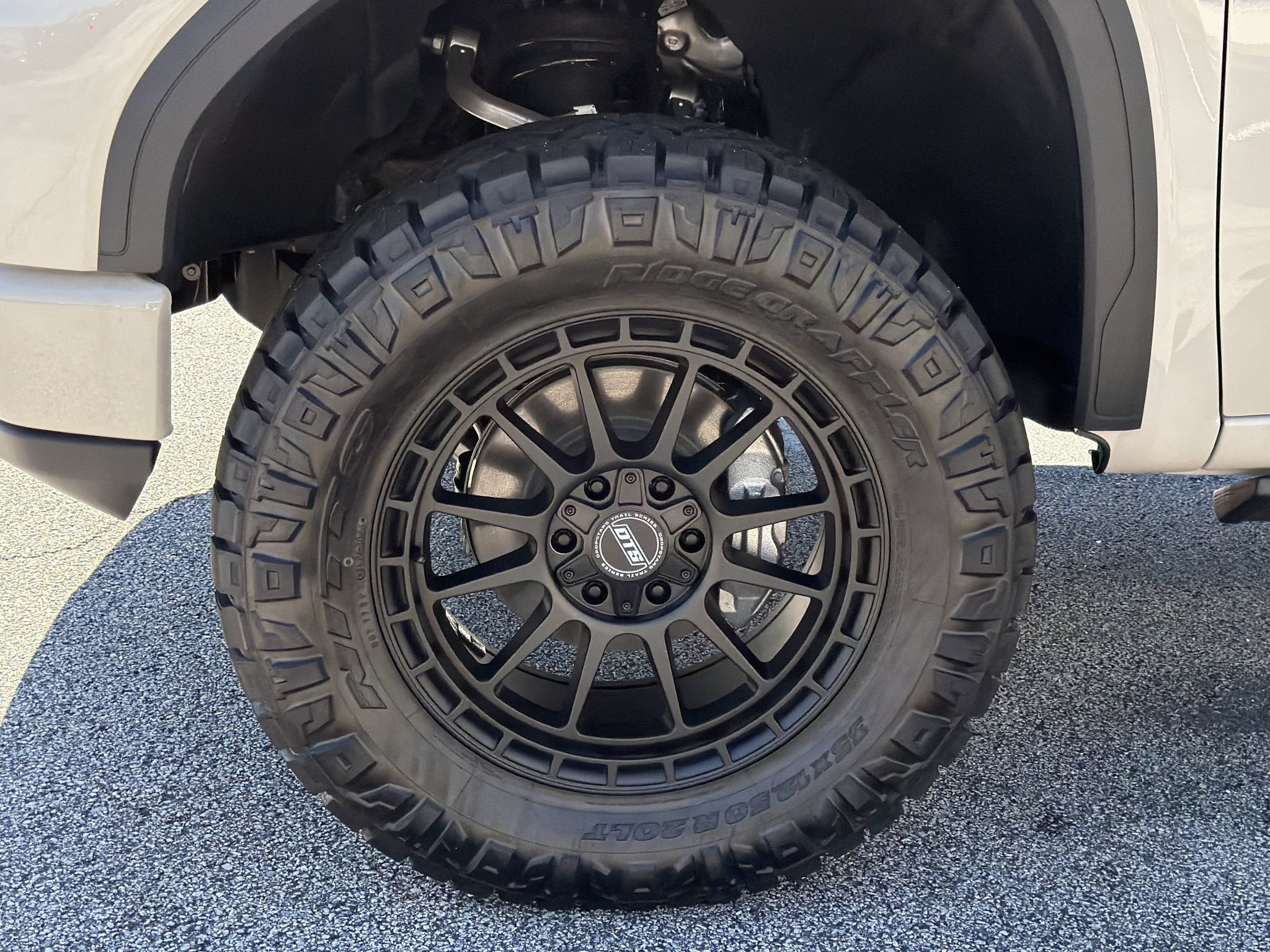 New 2026 GMC Sierra 1500 AT4 w/ Technology Package AWD/4WD image 24