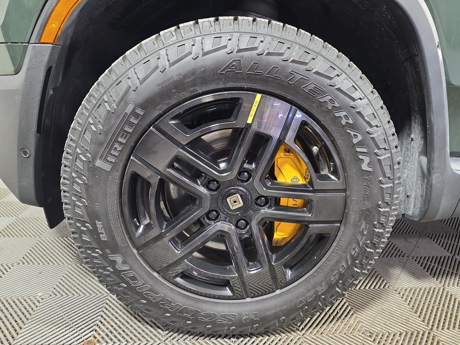 Used 2023 Rivian R1S Adventure Quad AWD/4WD image 9