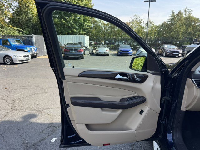 Used 2019 Mercedes-Benz GLE 400 4MATIC image 19