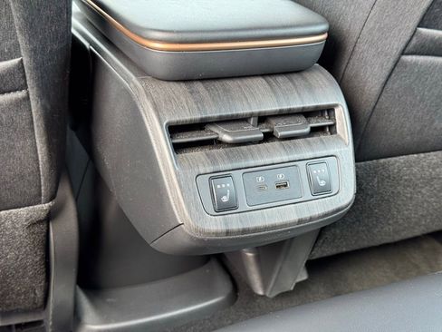 Used 2023 Nissan Ariya FWD image 38