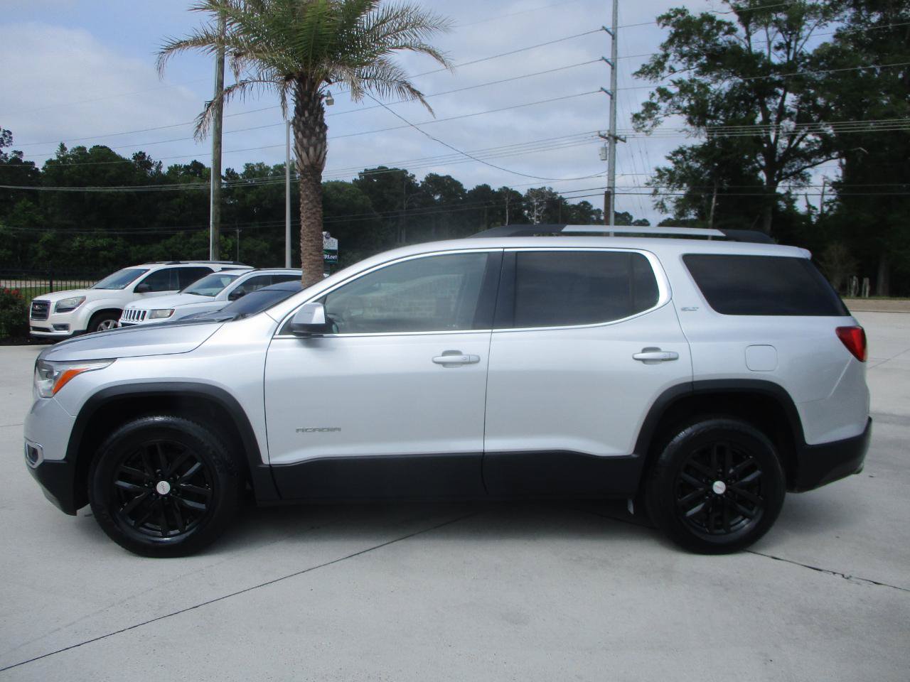 Used 2017 GMC Acadia SLT FWD image 1