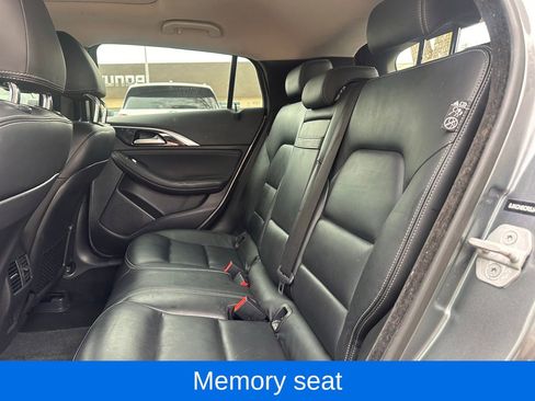 Used 2018 INFINITI QX30 Premium w/ Navigation Package image 11