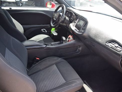 Used 2015 Dodge Challenger SXT w/ Driver Convenience Group RWD image 11