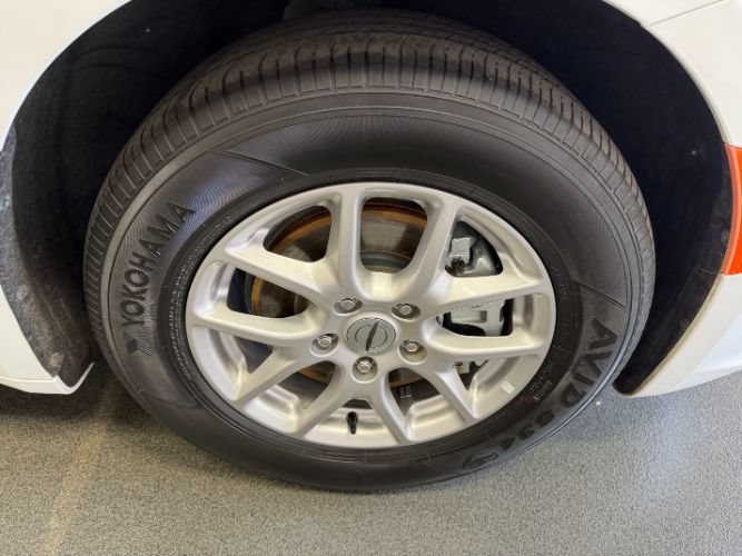 Used 2024 Chrysler Pacifica Touring-L FWD image 9