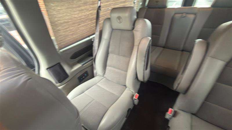 Used 2015 Chevrolet Express 2500 Extended RWD image 24