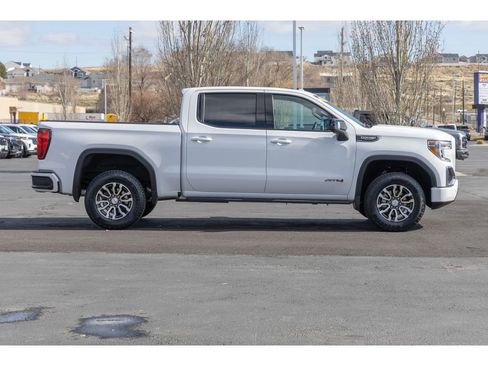 Used 2022 GMC Sierra 1500 AT4 w/ AT4 Premium Package image 2