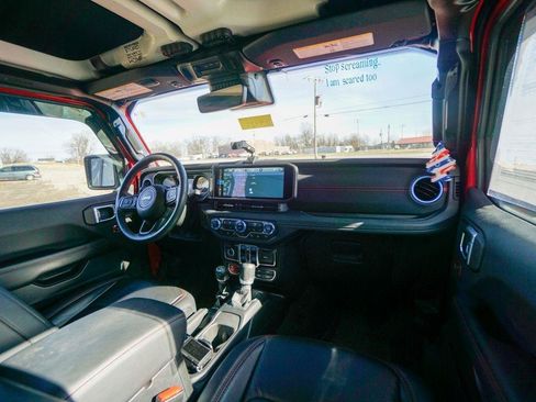 Used 2024 Jeep Wrangler Unlimited Rubicon AWD/4WD image 17