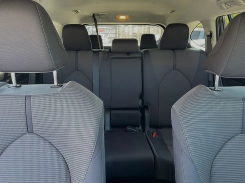 Used 2023 Toyota Highlander LE FWD image 13