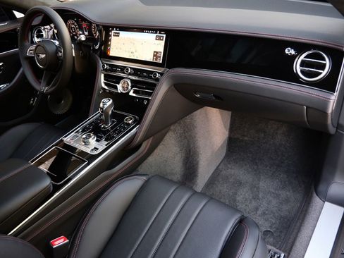 New 2026 Bentley Flying Spur Plug-In Hybrid image 2