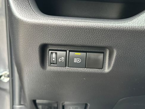 Used 2025 Toyota RAV4 XLE AWD/4WD image 18