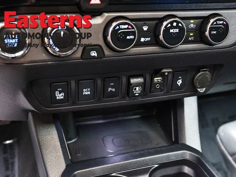 Used 2018 Toyota Tacoma TRD Sport AWD/4WD image 21