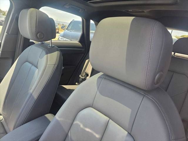 Used 2020 Audi Q3 2.0T Premium Plus w/ Premium Plus Package AWD/4WD image 25