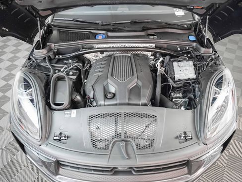 Used 2025 Porsche Macan image 13