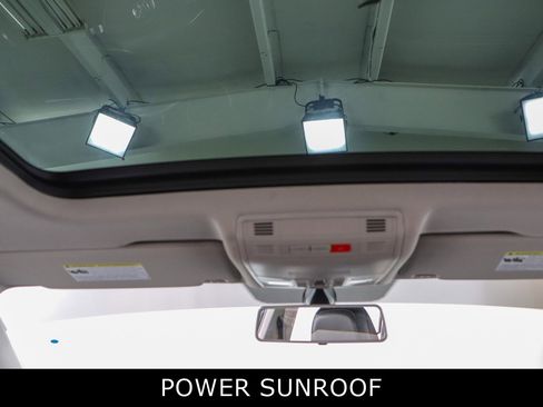 Used 2020 Volkswagen Tiguan SE image 21