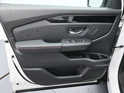 Used 2024 Honda Pilot TrailSport image 11