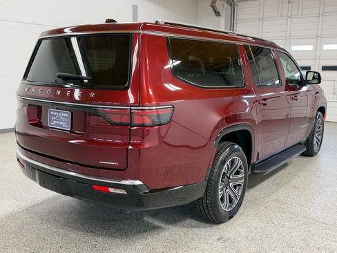 Used 2024 Jeep Wagoneer L Series II w/ Flexible Seating Group RWD image 4