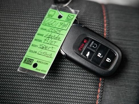 Certified 2025 Honda Pilot Sport image 5