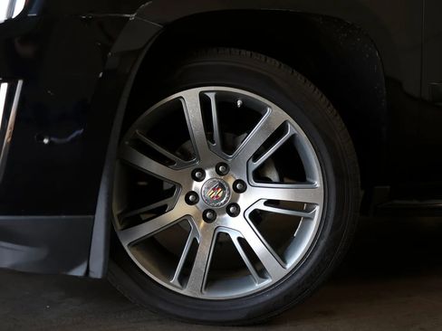 Used 2019 Cadillac Escalade ESV Luxury image 9