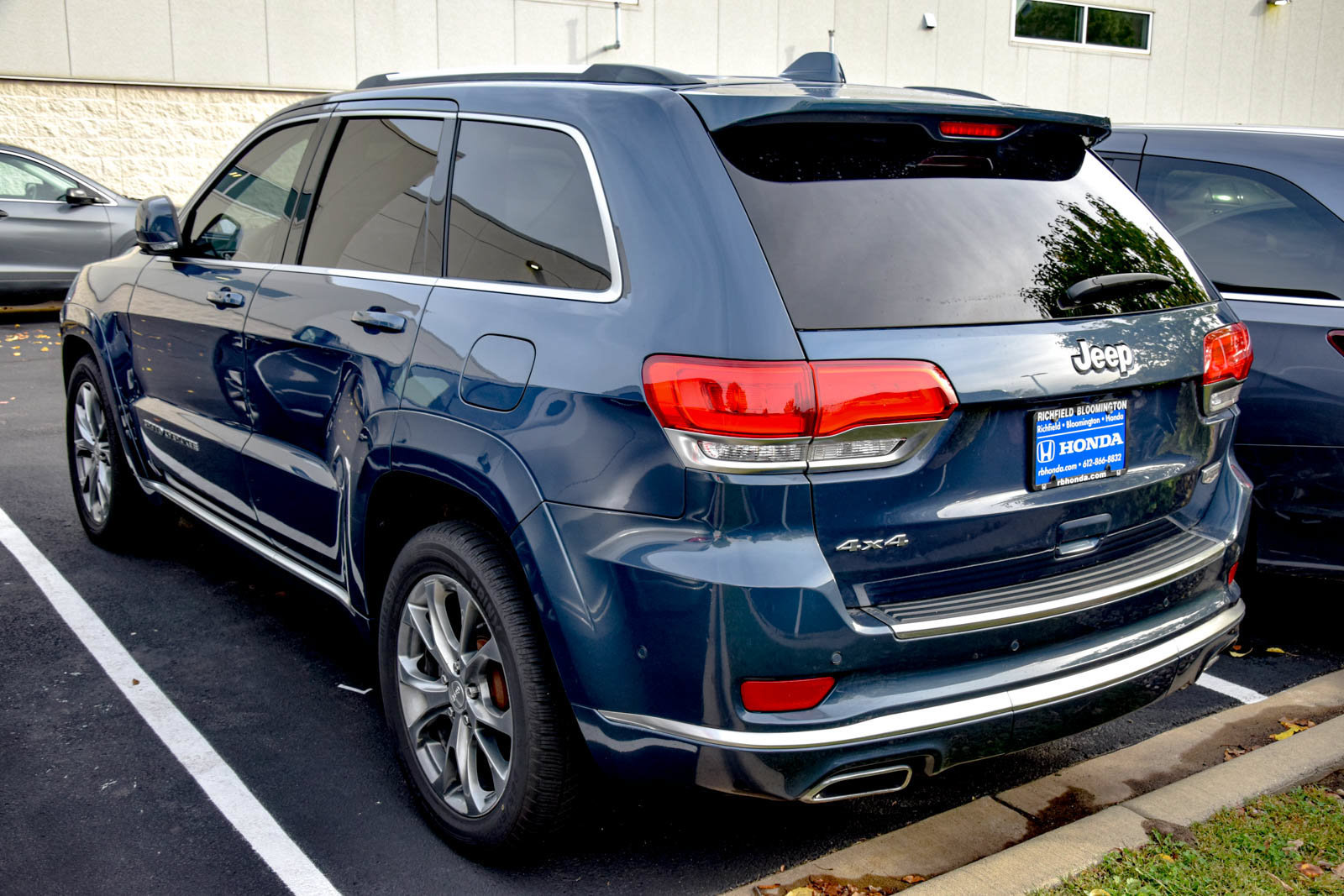 Used 2020 Jeep Grand Cherokee Summit AWD/4WD image 6