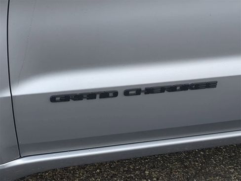 Certified 2020 Jeep Grand Cherokee Altitude image 13