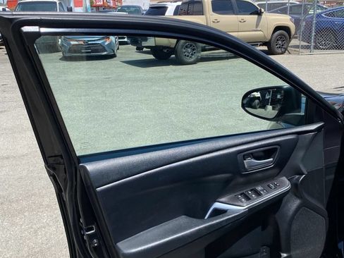 Used 2016 Toyota Camry SE FWD image 9