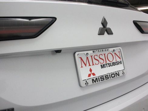 New 2026 Mitsubishi Outlander LE image 4