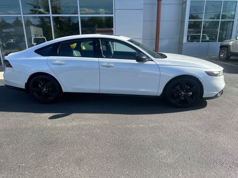 Used 2023 Honda Accord Sport image 2